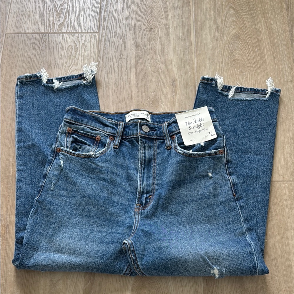 A&F - The Ankle Straight Ultra High Rise Jeans